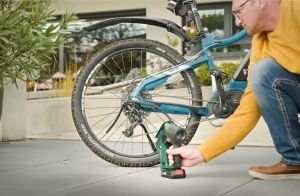 BOSCH UniversalPump Akülü Hava Pompası (Akü ve Şarj Aleti Hariç)