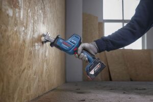 BOSCH GSA 18V-24 Akülü Tilki Kuyruğu Makinası (Akü ve Şarj Aleti Hariç)
