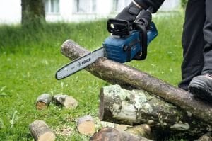 BOSCH GKE 18V-40 Şarjlı Zincirli Testere 40 cm (Akü Ve Şarj Cihazı Hariç)