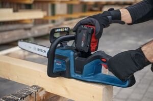 BOSCH GKE 18V-40 Şarjlı Zincirli Testere 40 cm (Akü Ve Şarj Cihazı Hariç)