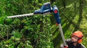 BOSCH GHE 18V-50 TP Şarjlı Teleskopik Çit Kesme 50 cm ( Akü Ve Şarj Cihazı Hariç)