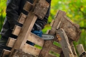 BOSCH GKE 18V-15 Şarjlı Zincirli Budama Makinası 15 cm (Akü ve Şarj Aleti Hariç)