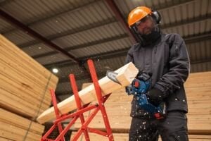 BOSCH GKE 18V-20 Şarjlı Zincirli Budama Makinası 20 cm (Akü ve Şarj Aleti Hariç)