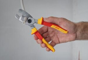 BOSCH Profesyonel 1000 Volt İzoleli 37 Parça El Aleti Seti Çantalı (1600A02NG4)