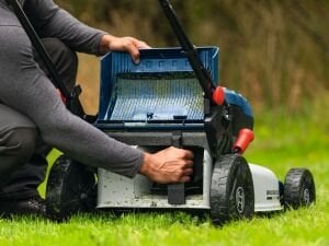 BOSCH GRA 18 V2-46 SP Şarjlı Çim Biçme Makinası 46 cm (Akü Ve Şarj Cihazı Hariç)