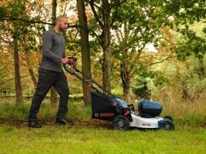 BOSCH GRA 18 V2-46 SP Şarjlı Çim Biçme Makinası 46 cm (Akü Ve Şarj Cihazı Hariç)