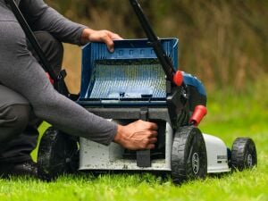 BOSCH GRA 18 V2-46 SP Şarjlı Çim Biçme Makinası 46 cm 18 Volt 5 Amper Çift Akülü