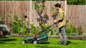 BOSCH Universal Rotak 34-405 Elektrikli Çim Biçme Makinası 34 Cm Bıçaklı 1300 Watt