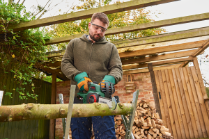 BOSCH Universal Chain Akülü Motorlu Zincirli Testere 18 Volt Tek Akülü