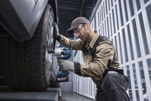 BOSCH GDS 18V-780 Şarjlı Somun Sıkma Makinası 780 Nm 18 Volt 5 Ah Çift Akülü