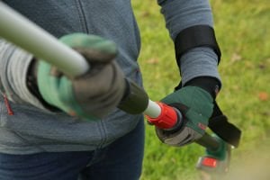 BOSCH UniversalChainPole 18 Şarjlı Teleskopik Zincirli Budama Testeresi (Akü ve Şarj Aleti Hariç)