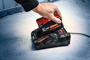 BOSCH Expert EXBA18 Volt 8.0 Ah 2'li Akü Seti Şarj Cihazlı