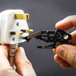 TRUE UTILITY Fishface 18 Fonksiyonlu Çok Amaçlı Anahtarlık (TU 206K)