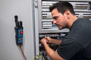BOSCH GFM 1000-15 Çatal Tip Başlıklı Dijital Pens Ampermetre ve Multimetre Elektrik Ölçüm Aleti